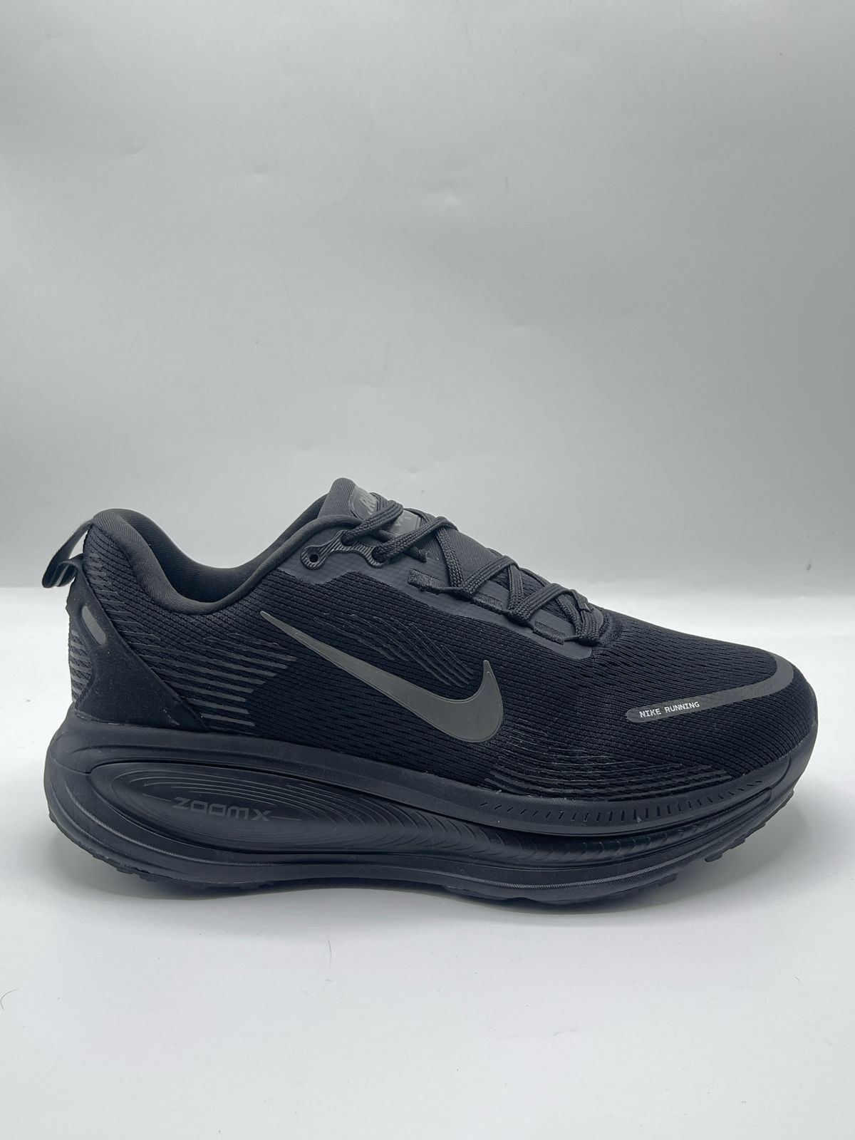 NIKE VOMERO 18 brand leftover