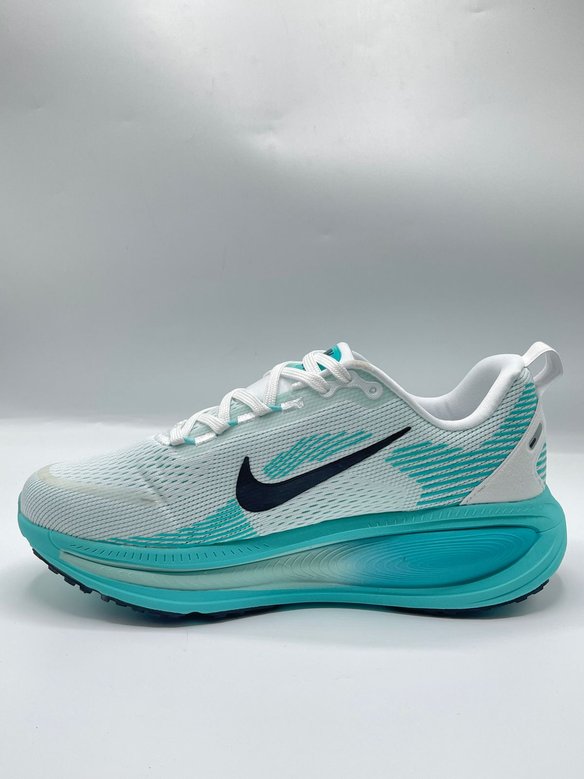 NIKE VOMERO 18 brand leftover