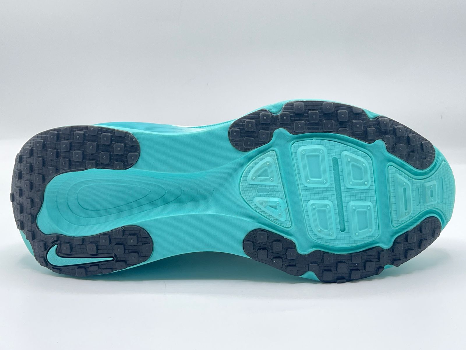 NIKE VOMERO 18 brand leftover