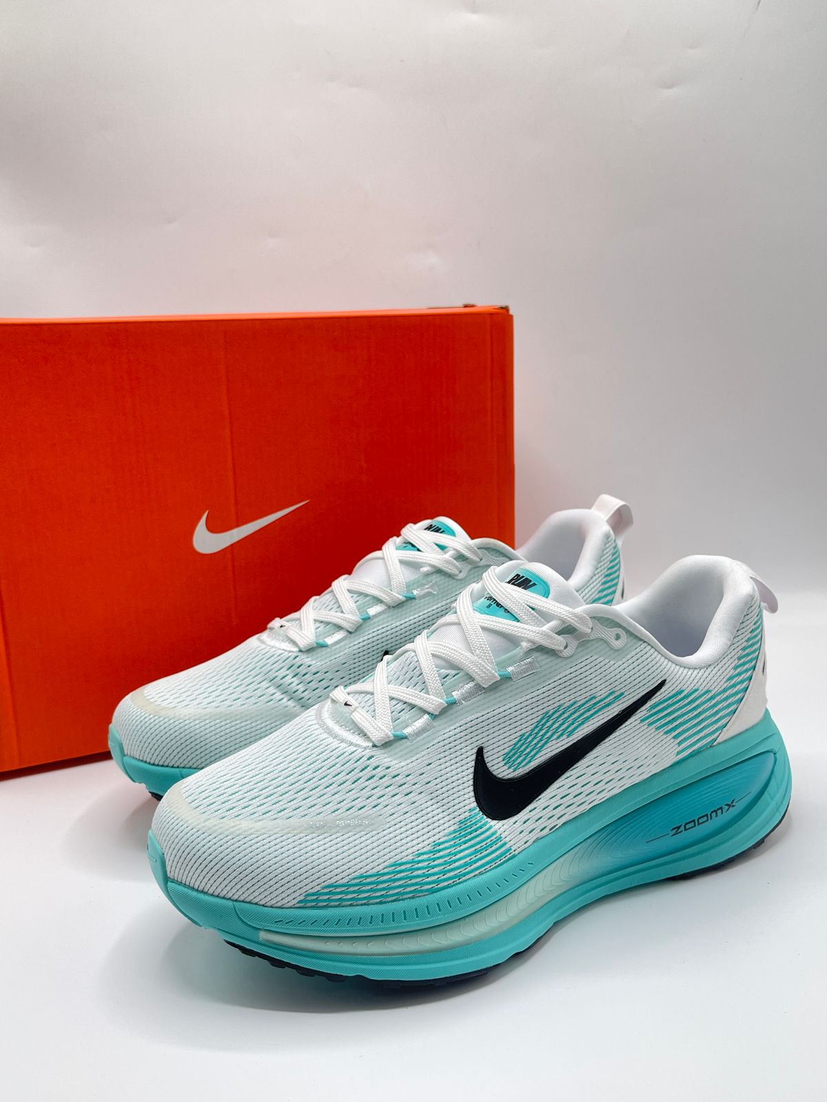 NIKE VOMERO 18 brand leftover