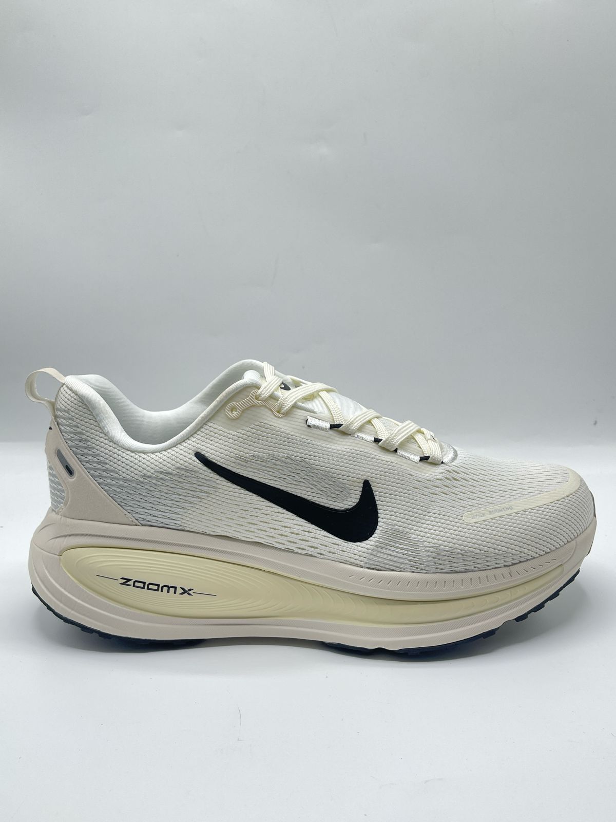 NIKE VOMERO 18 brand leftover