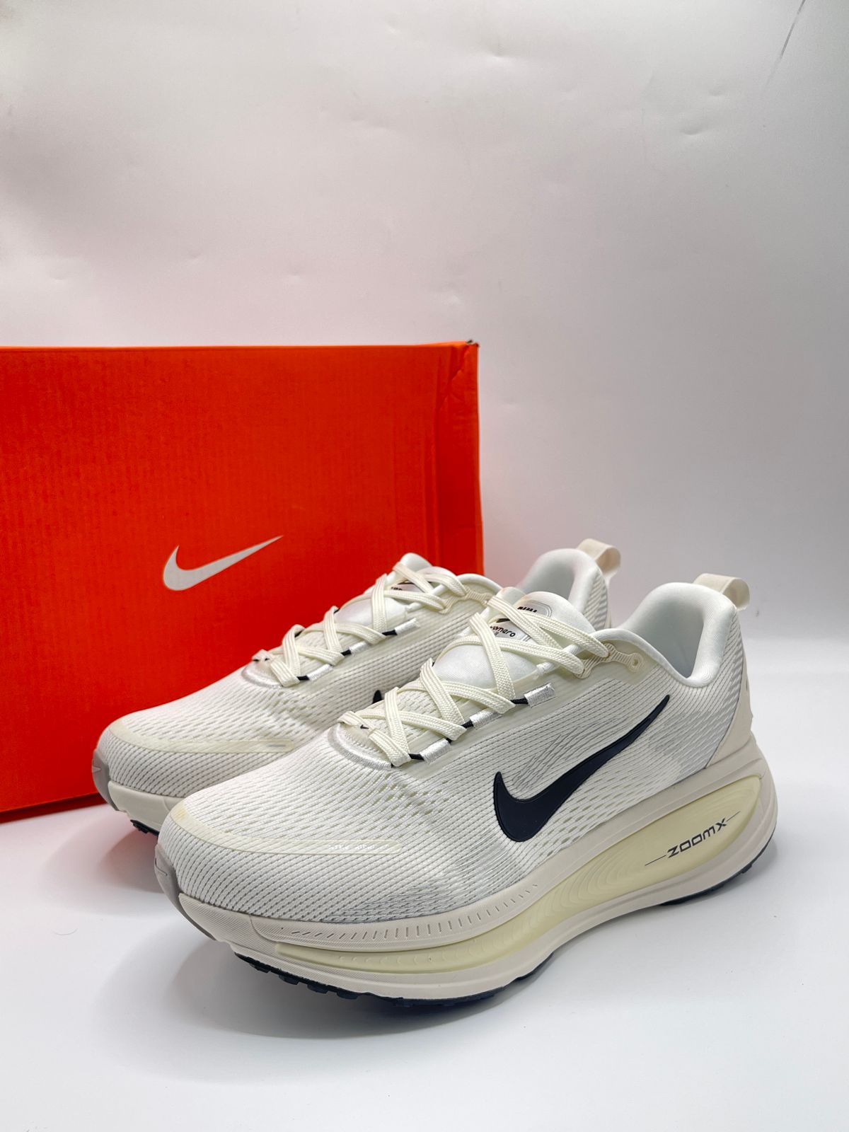 NIKE VOMERO 18 brand leftover