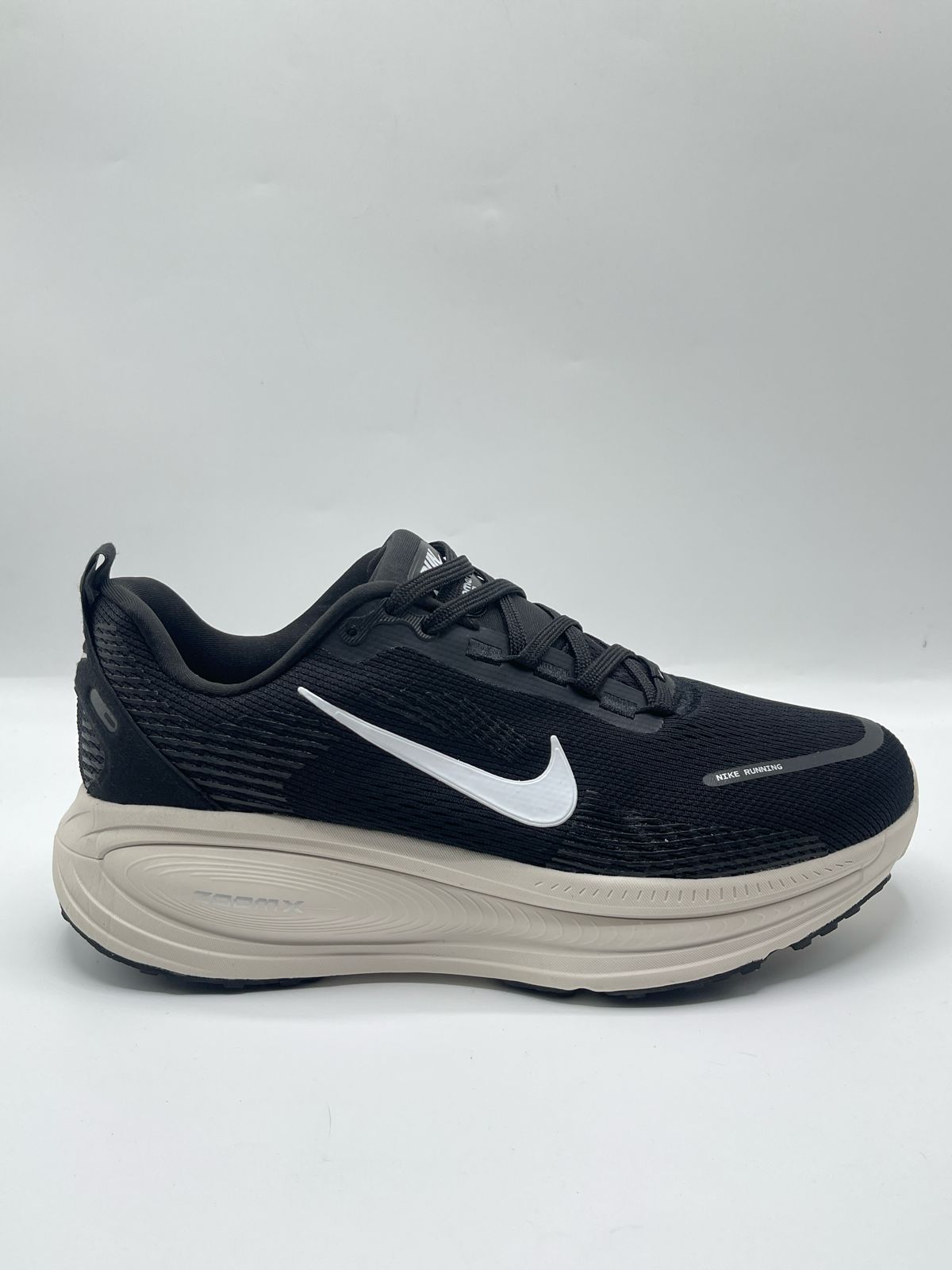 Nike VOMERO 18 brand leftover