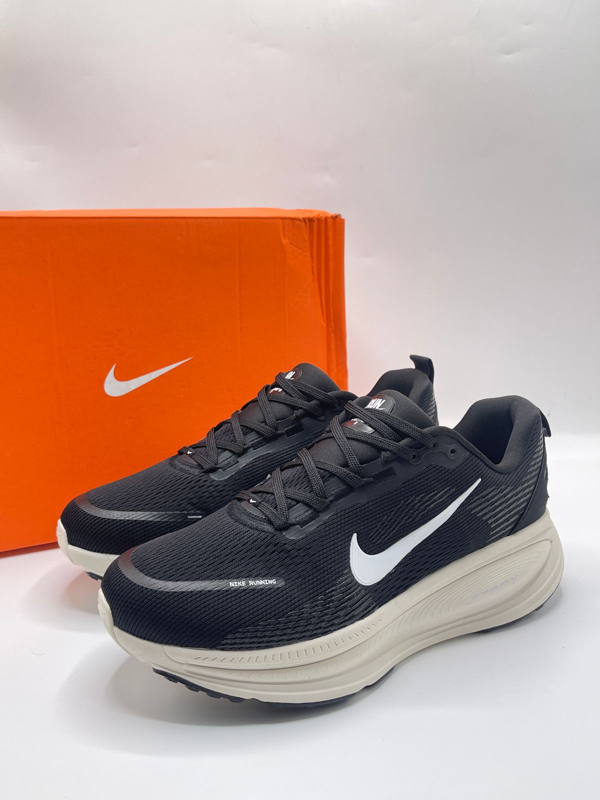 Nike VOMERO 18 brand leftover