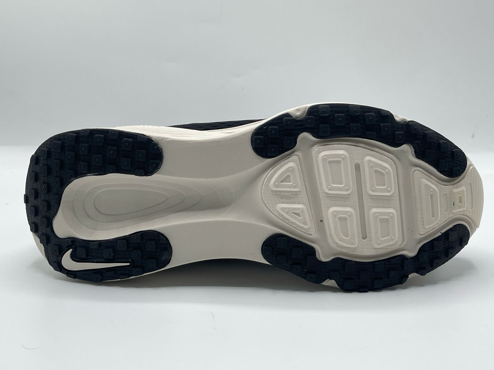Nike VOMERO 18 brand leftover
