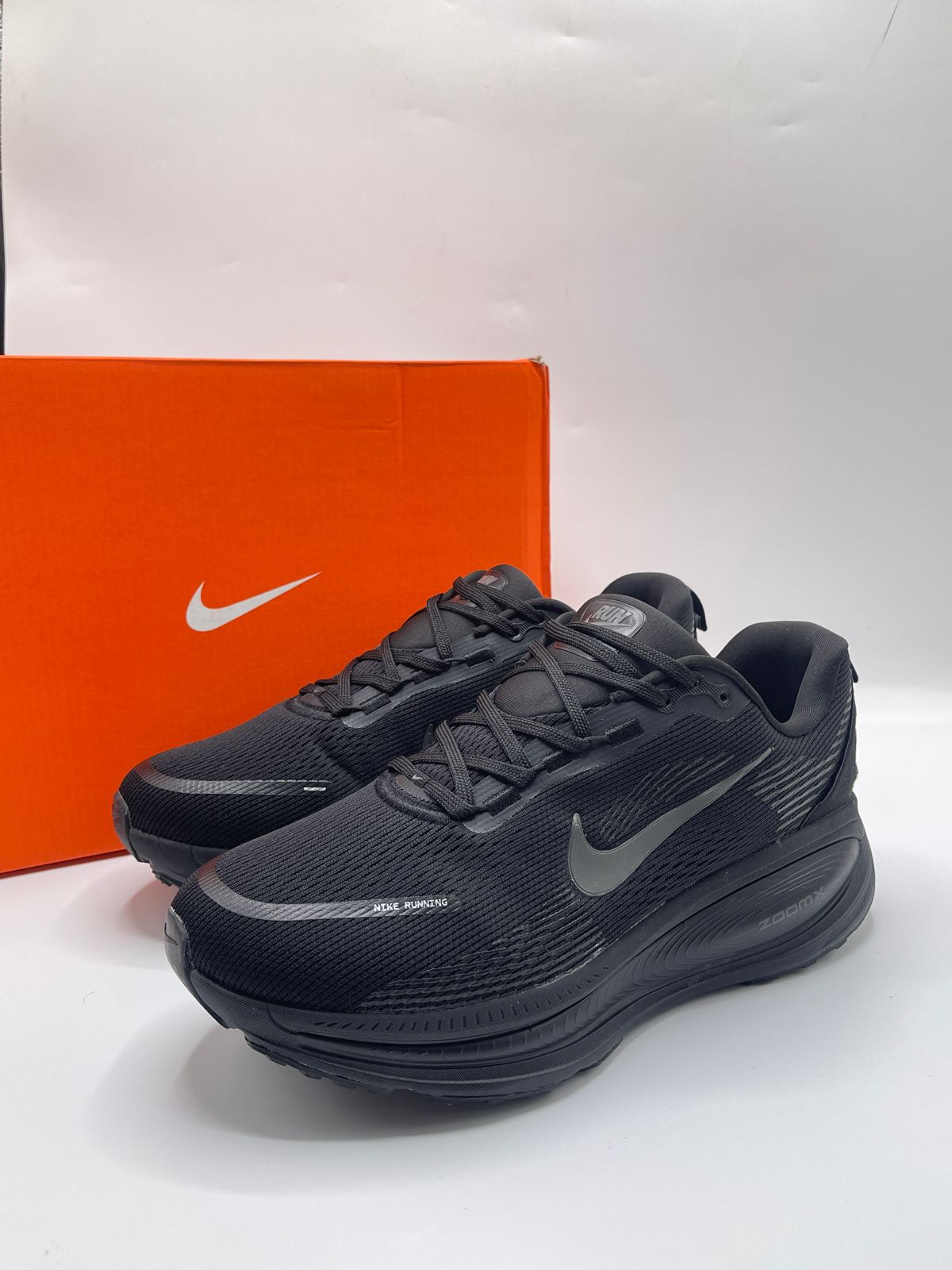 NIKE VOMERO 18 brand leftover