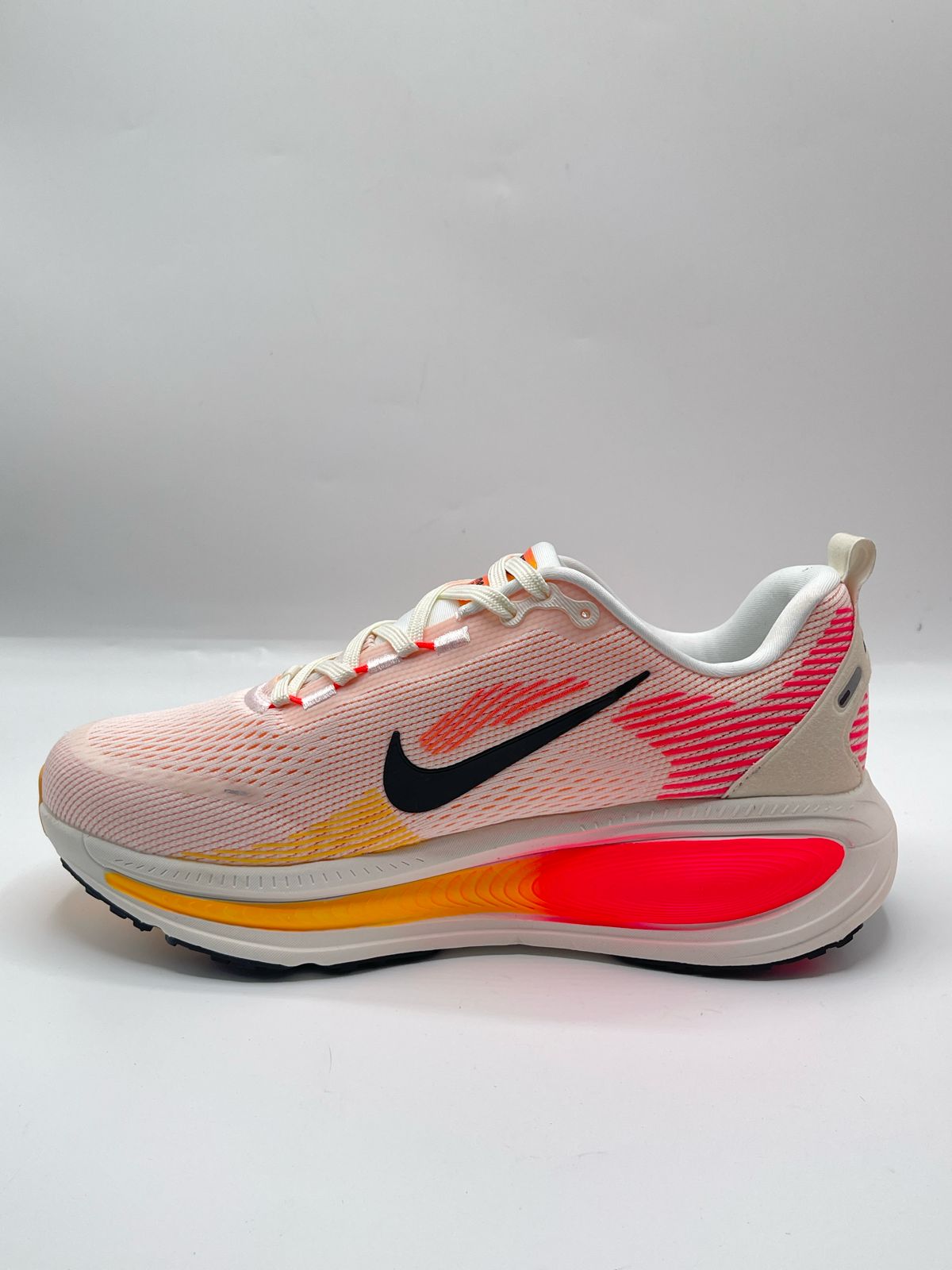 NIKE VOMERO 18 brand leftover