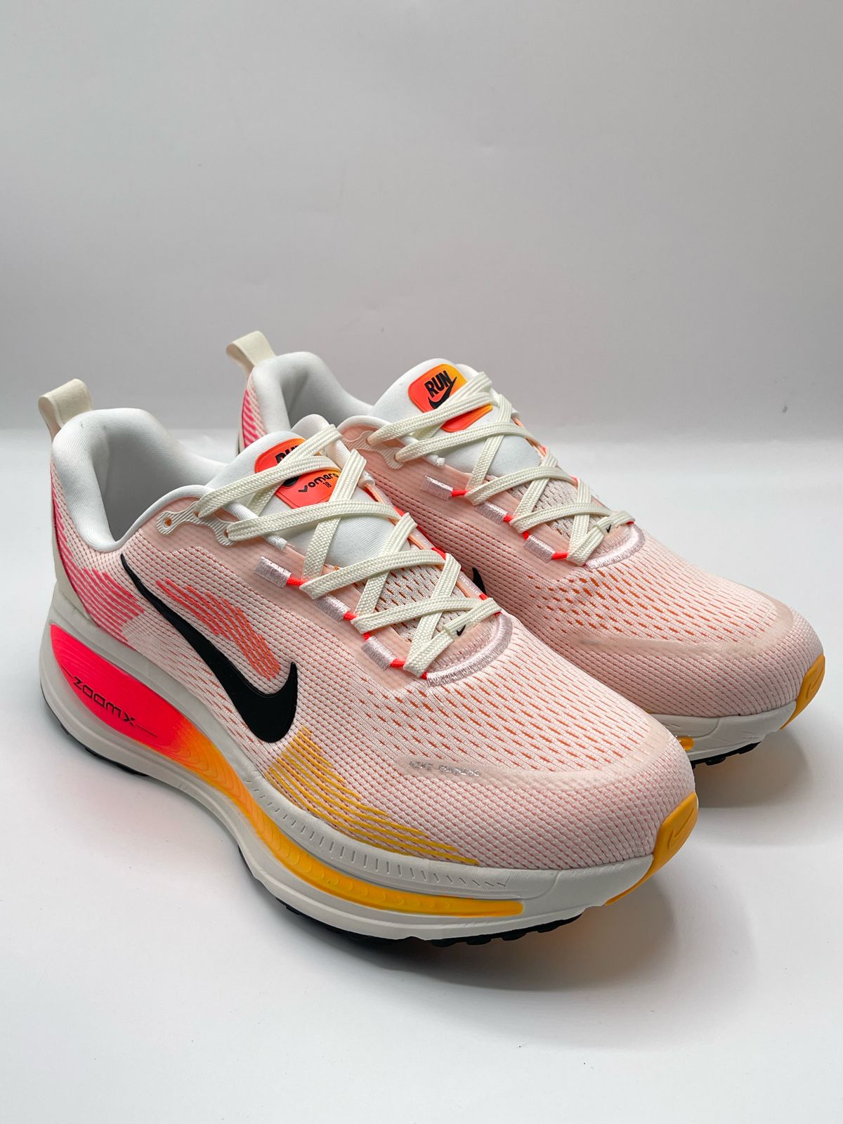 NIKE VOMERO 18 brand leftover