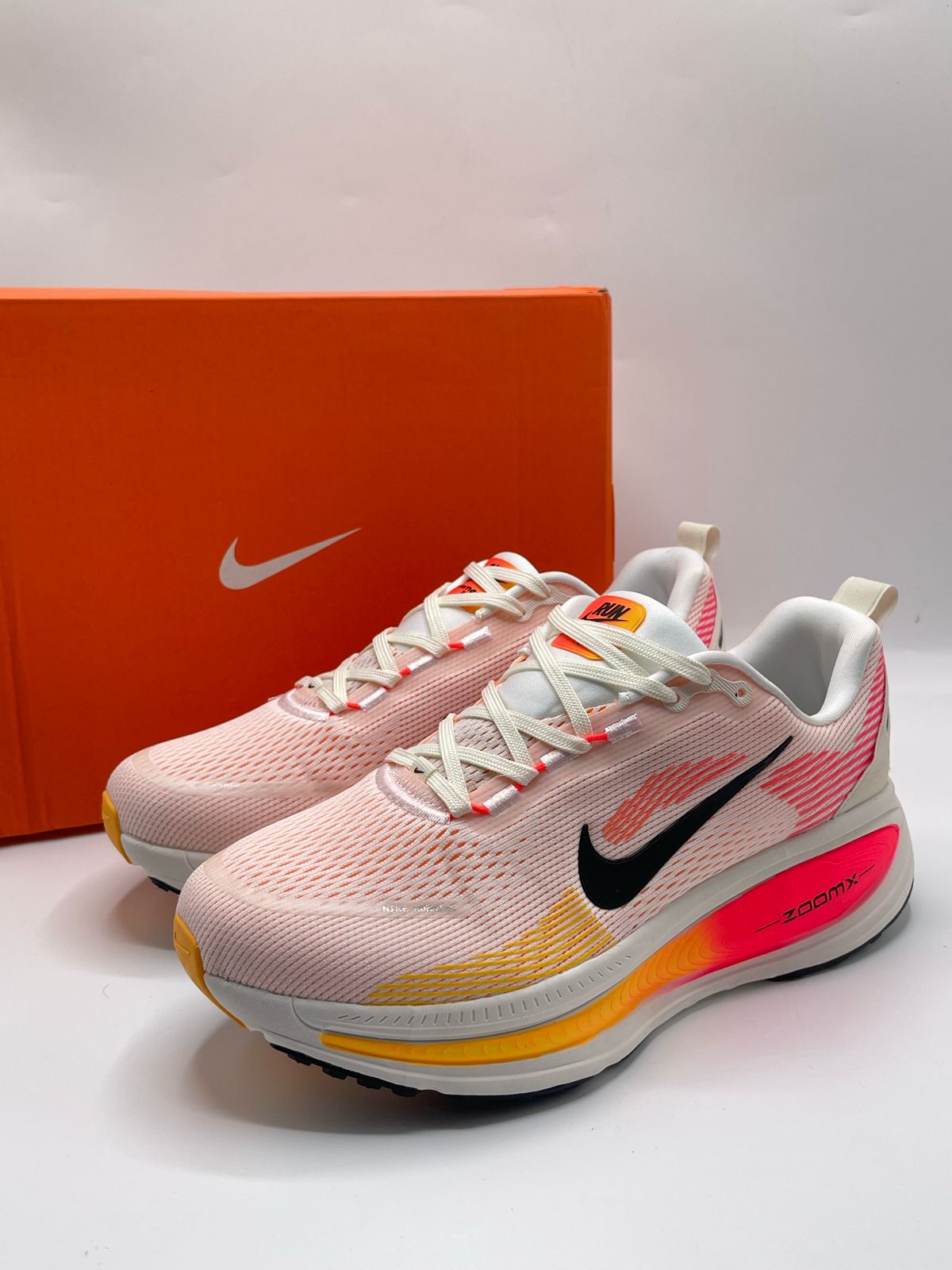 NIKE VOMERO 18 brand leftover