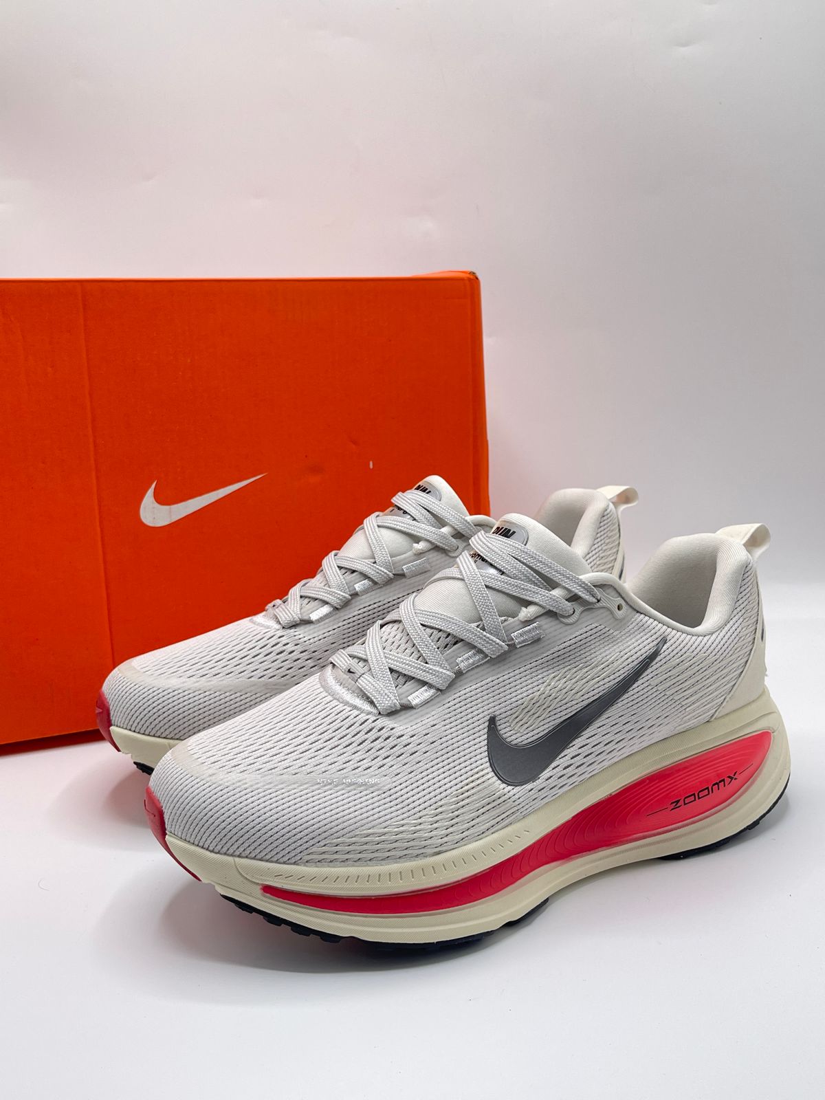 NIKE VOMERO 18 brand leftover