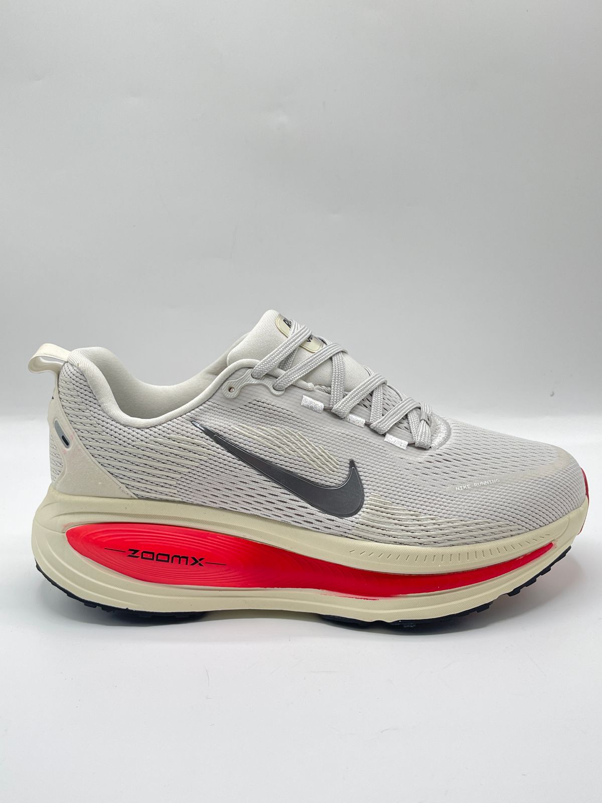 NIKE VOMERO 18 brand leftover