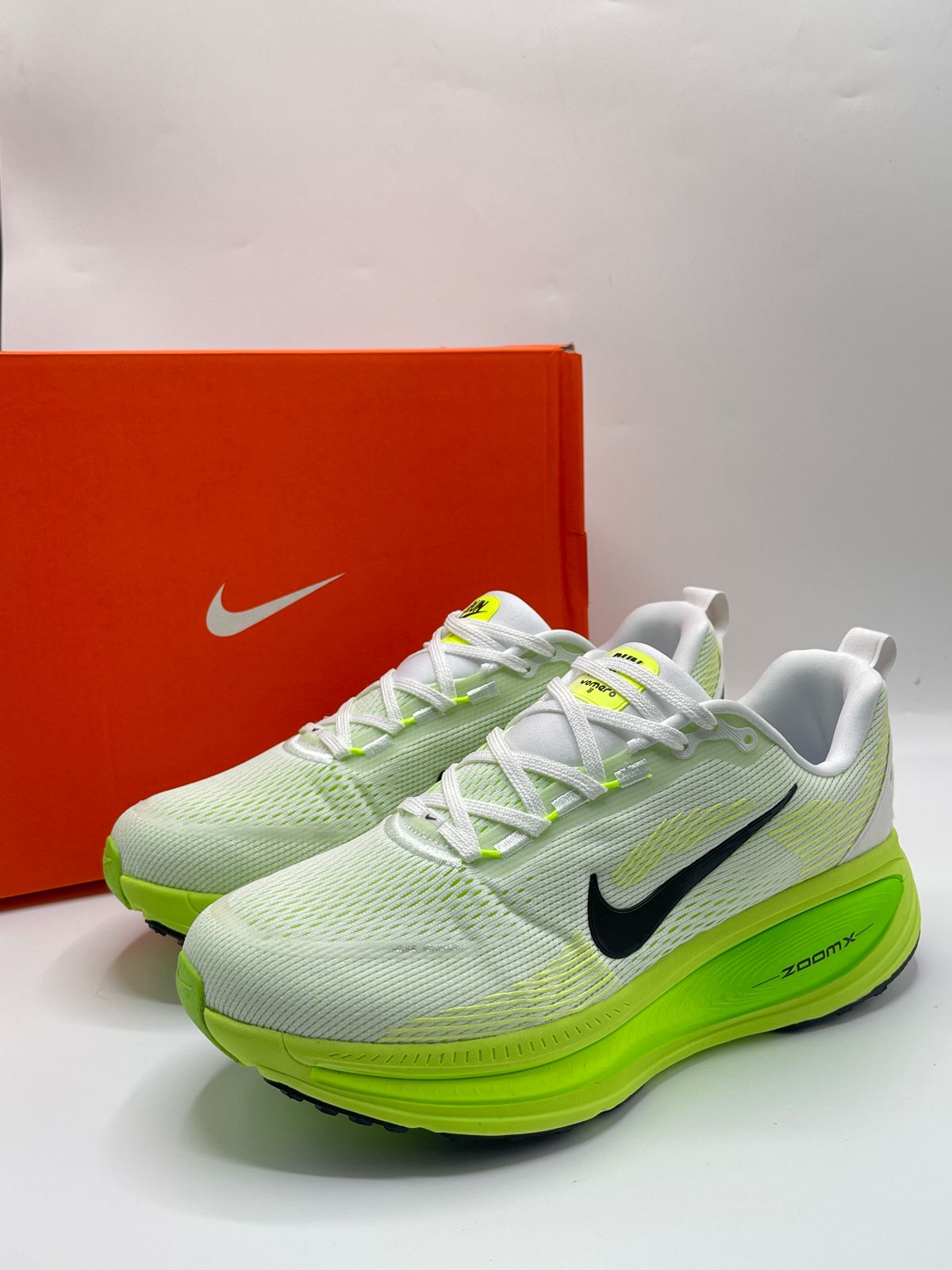 NIKE VOMERO 18 brand leftover